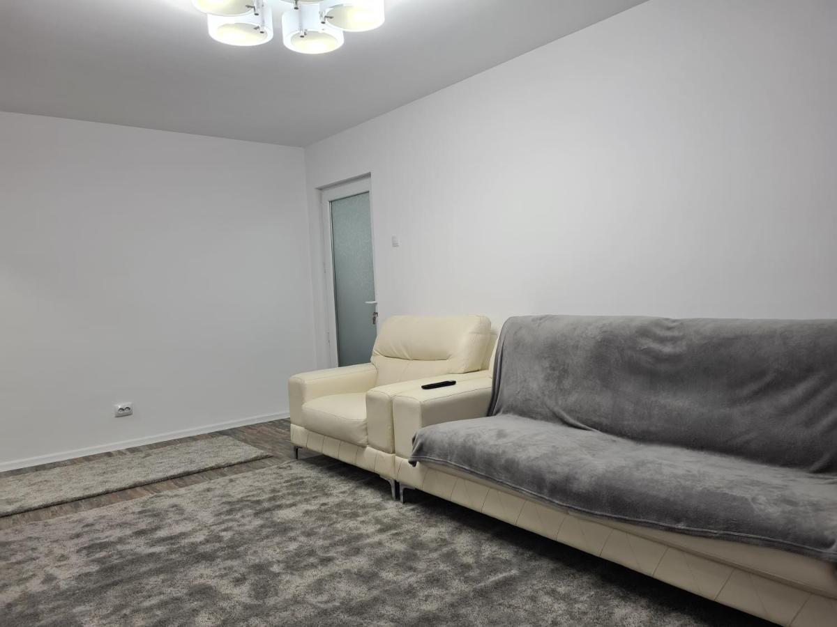 Apartament Terra Targoviste Buitenkant foto
