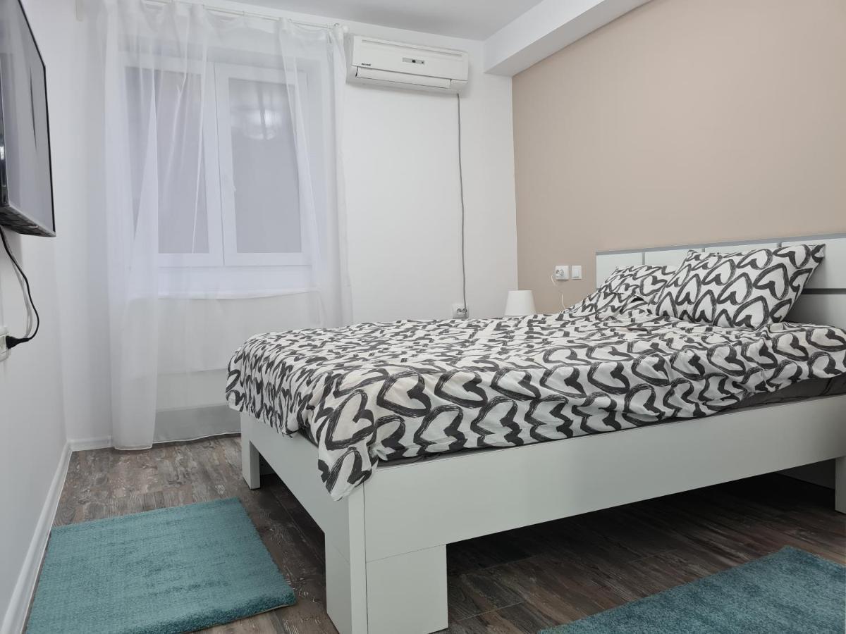 Apartament Terra Appartement Targoviste Buitenkant foto